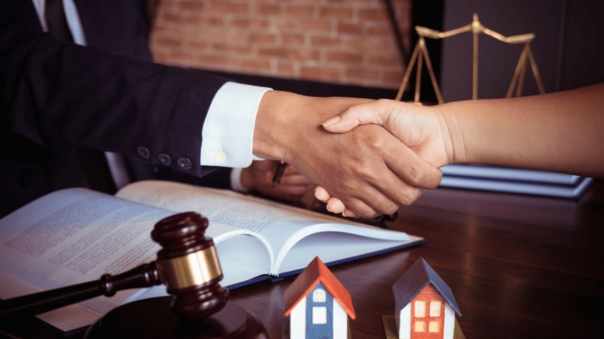 What is the Difference Between In-House Counsel vs Outside Counsel